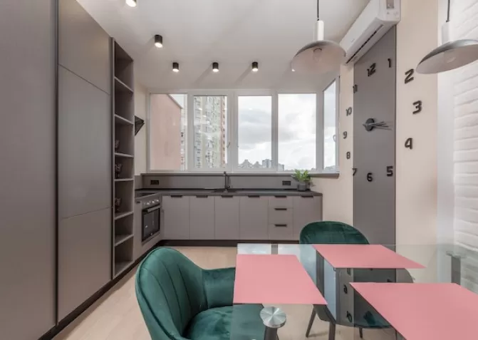 Глянцевые натяжные потолки